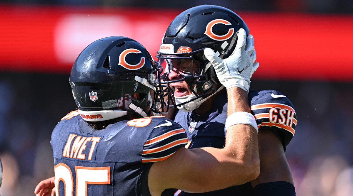Chicago Bears tight end Cole Kmet and quarterback Justin Fields